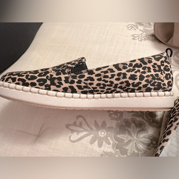 Clark’s size 8 women’s leopard print slip on - Picture 6 of 7